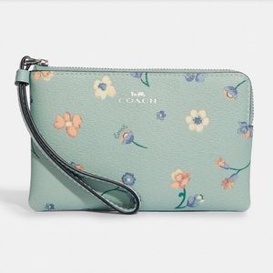 🌷 NEW COACH Corner Zip Wristlet With Mystical Floral Print Silver Light Teal
